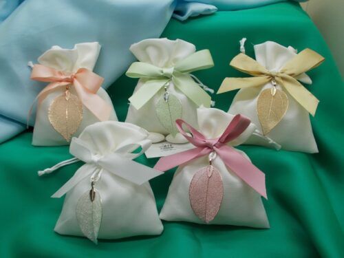 Sacchettino in tessuto panna cm. 10x12 con foglia