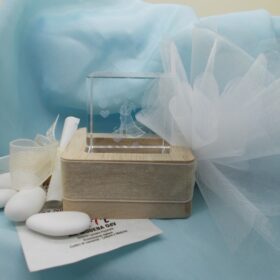 cod.VSP07 Cubo luminoso in cristallo con led  "sposi" - base quadrata in legno naturale cm.6x6