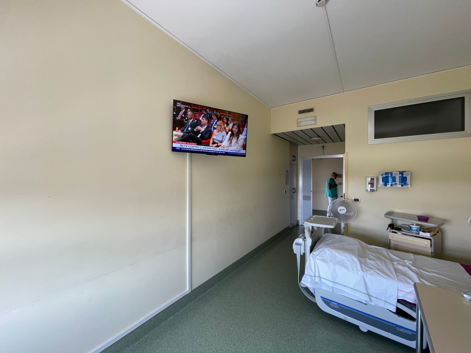 televisione in camera di ospedale